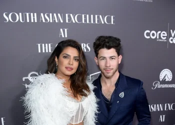 ​Priyanka Chopra and Nick Jonas celebrate New Years in Cabo with Madhu Chopra